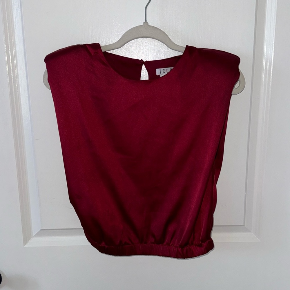 TCEC crimson shoulder pad tank size medium